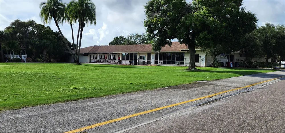 16 COUNTRY CLUB DRIVE #16 Largo, FL 33771