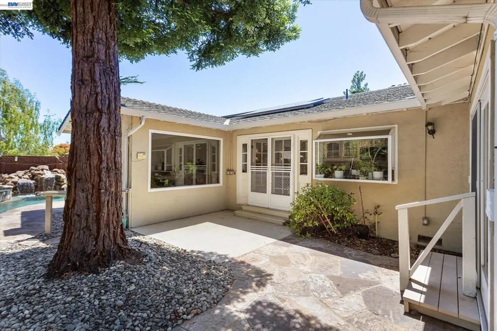 5736 Medallion Ct Castro Valley, CA 94552