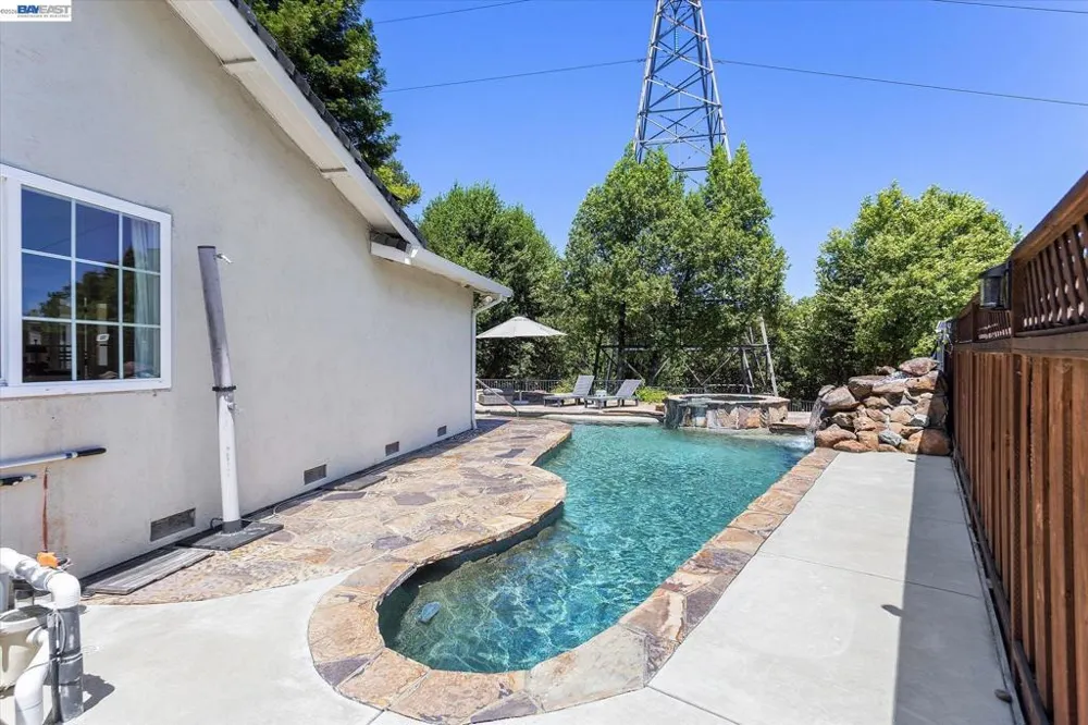 5736 Medallion Ct Castro Valley, CA 94552