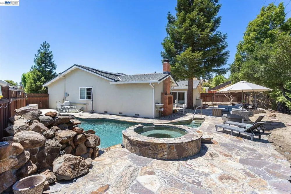 5736 Medallion Ct Castro Valley, CA 94552