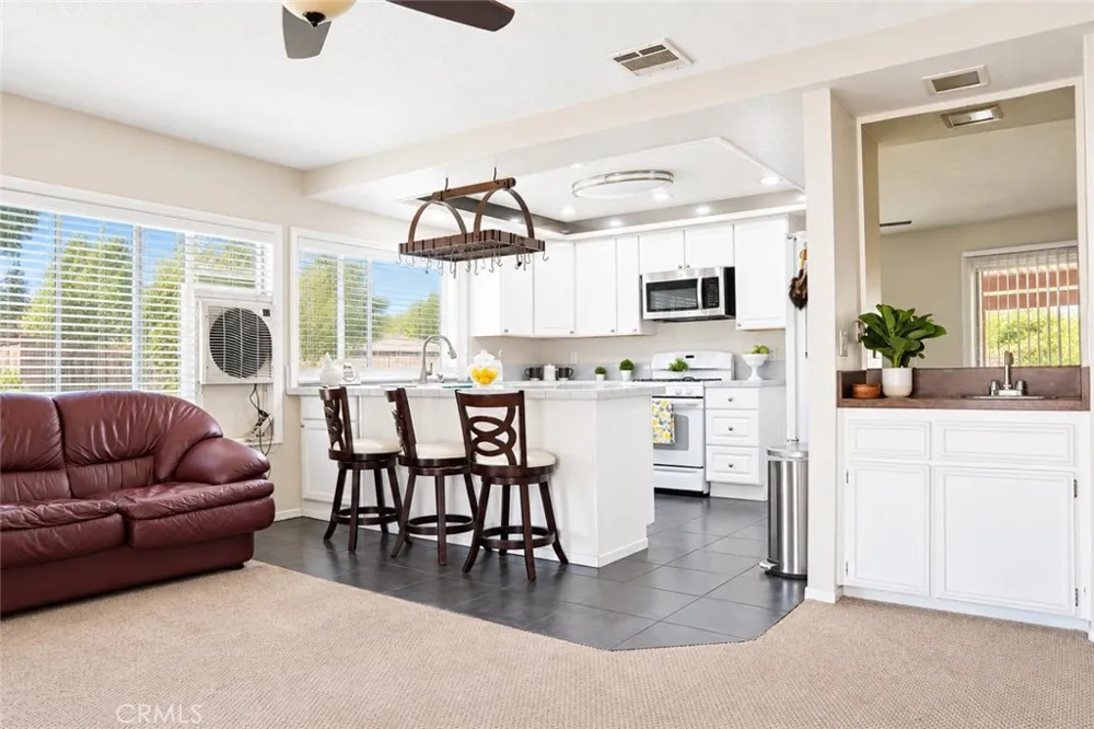 2164 Date Rialto, CA 92377