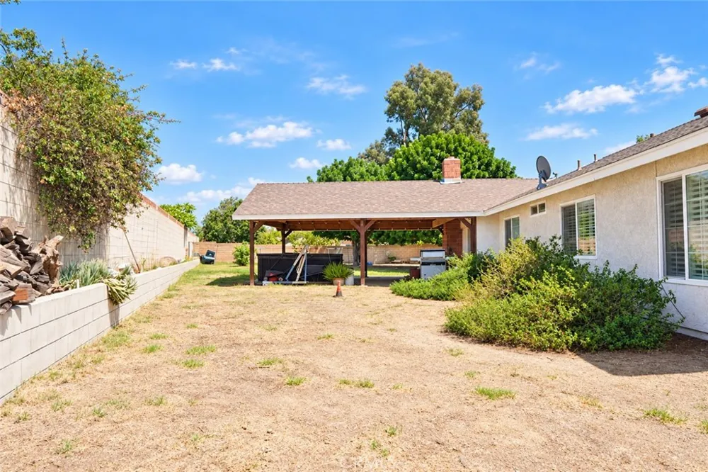 2164 Date Rialto, CA 92377