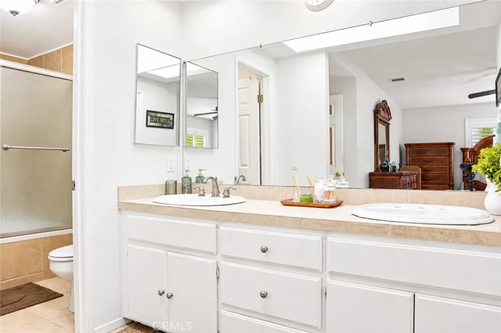 2164 Date Rialto, CA 92377