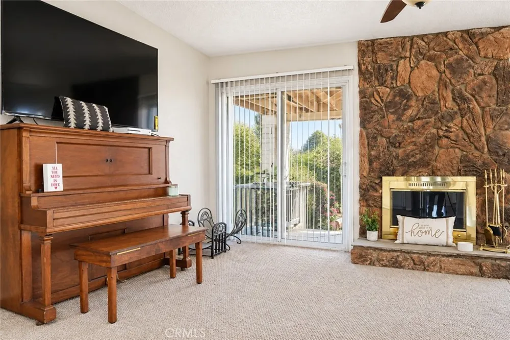 2164 Date Rialto, CA 92377