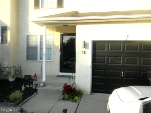 10 ARBOUR LANE