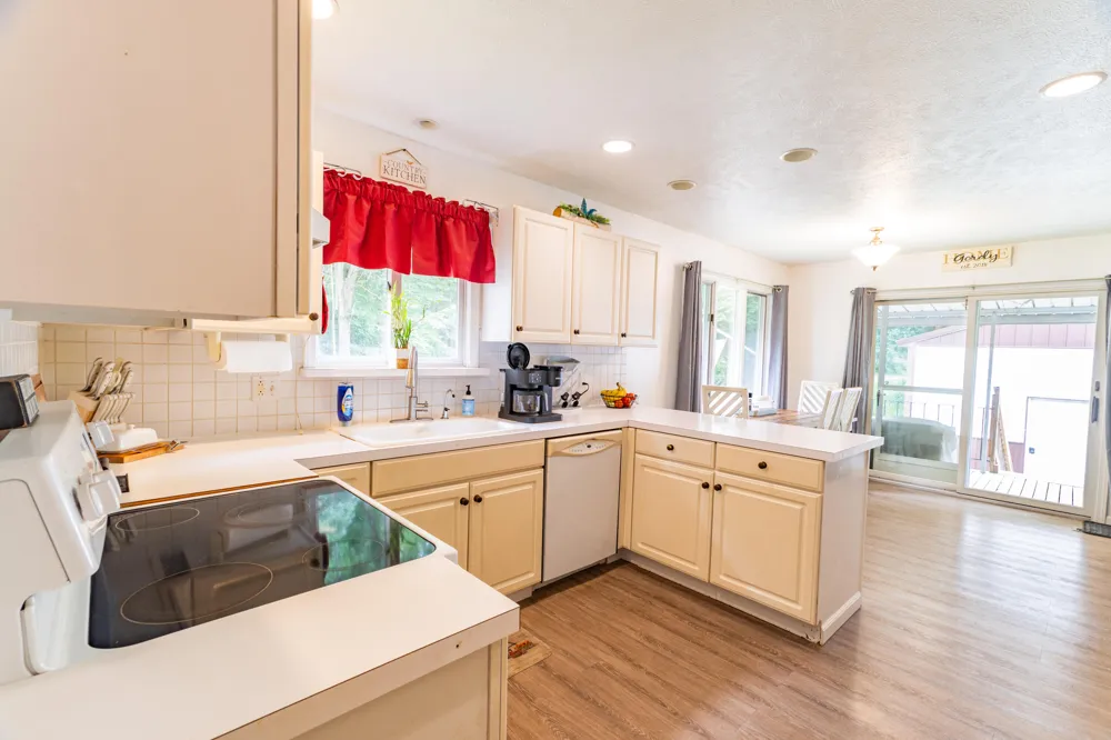 50778 Oak Street Grand Junction, MI 49056
