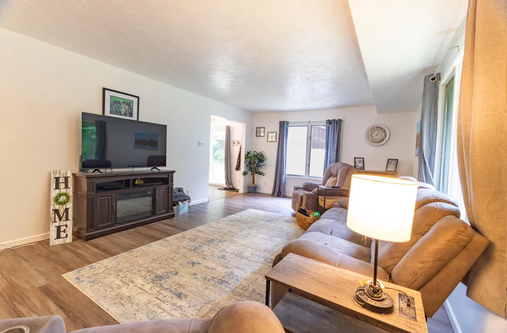 50778 Oak Street Grand Junction, MI 49056