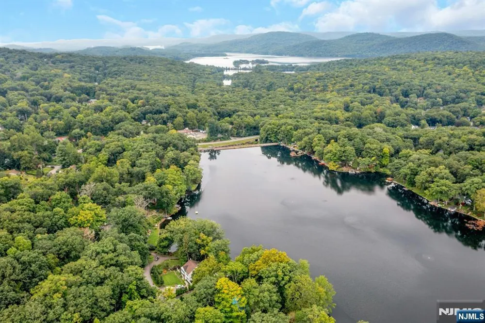 15 Hillside Road Ringwood, NJ 07456