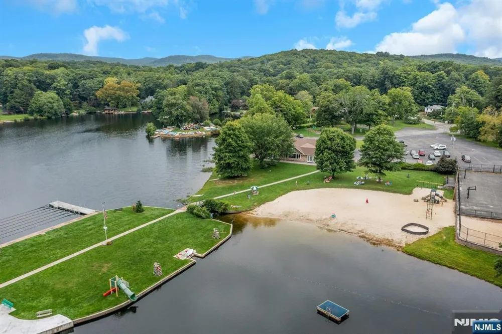15 Hillside Road Ringwood, NJ 07456