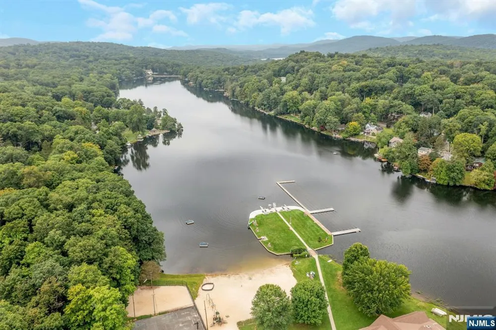 15 Hillside Road Ringwood, NJ 07456