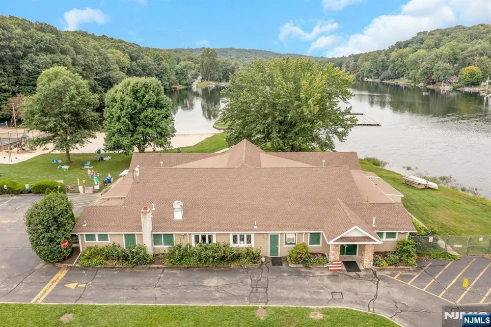 15 Hillside Road Ringwood, NJ 07456