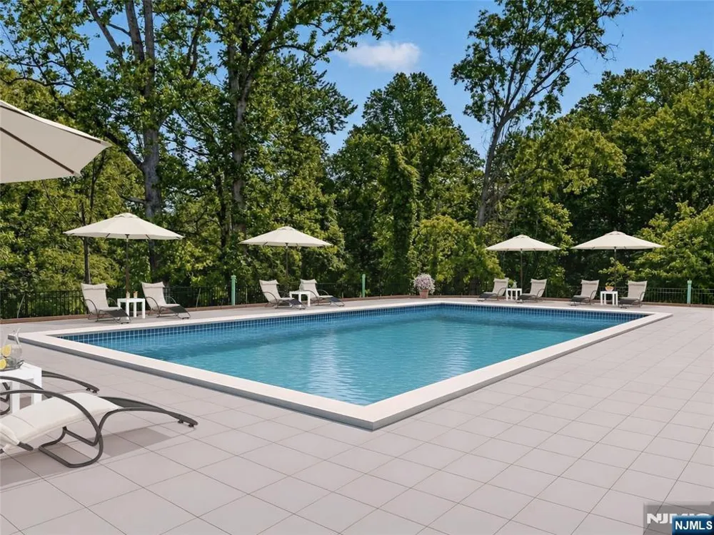 18 Arlington Place Oakland, NJ 07036