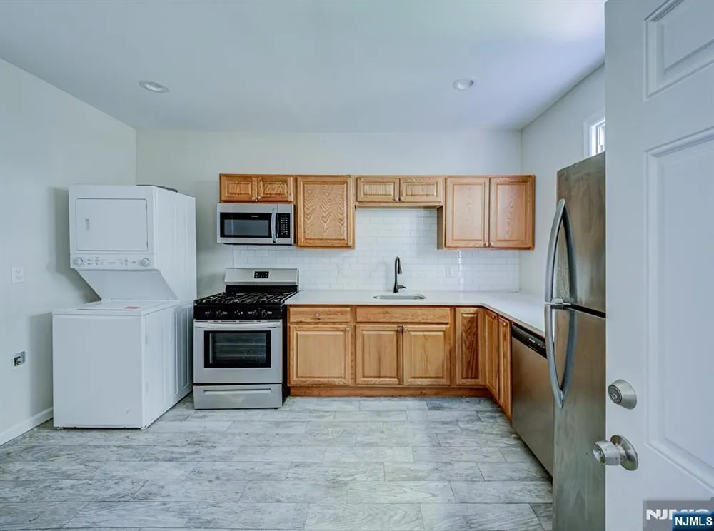 193 Clerk Street Jersey City, NJ 07305
