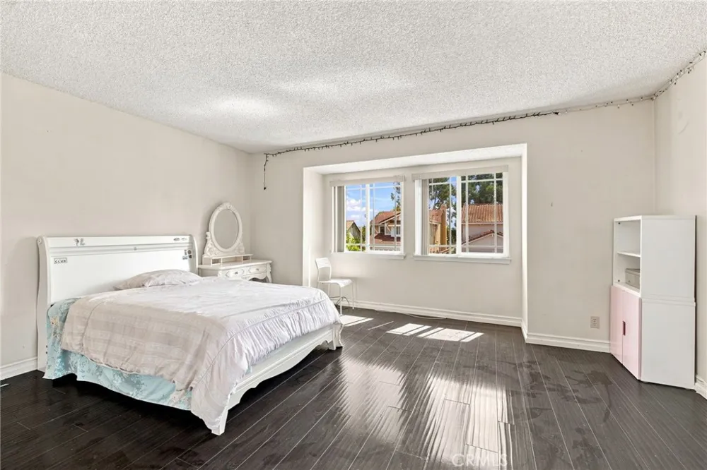 21435 Via Pepita Yorba Linda, CA 92886
