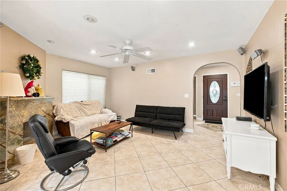 21435 Via Pepita Yorba Linda, CA 92886