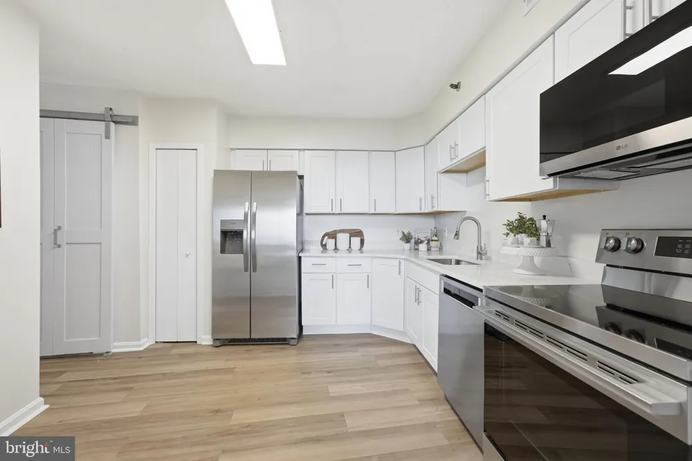 1805 CRYSTAL DRIVE #912S Arlington, VA 22202