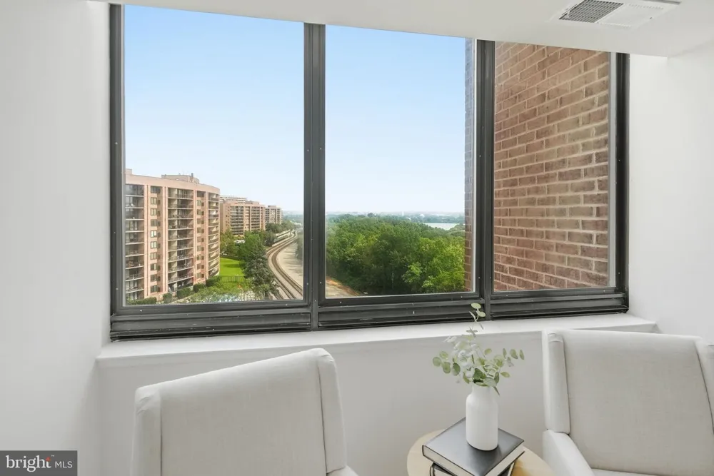 1805 CRYSTAL DRIVE #912S Arlington, VA 22202