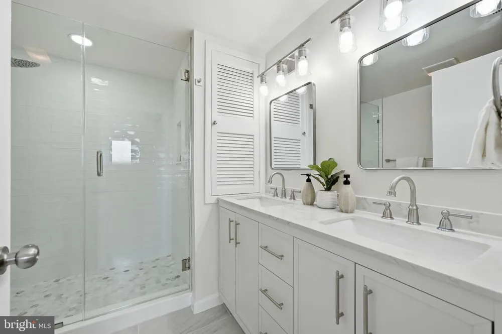 1805 CRYSTAL DRIVE #912S Arlington, VA 22202
