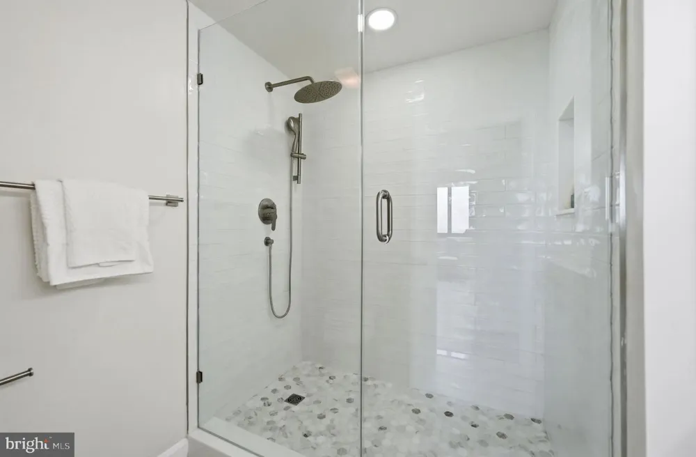 1805 CRYSTAL DRIVE #912S Arlington, VA 22202
