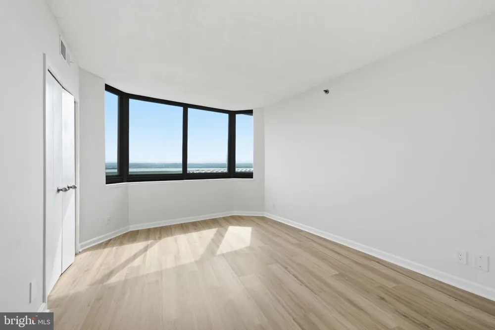 1805 CRYSTAL DRIVE #912S Arlington, VA 22202