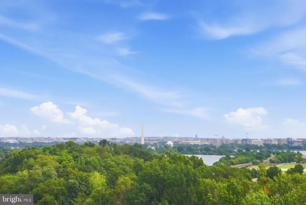 1805 CRYSTAL DRIVE #912S Arlington, VA 22202