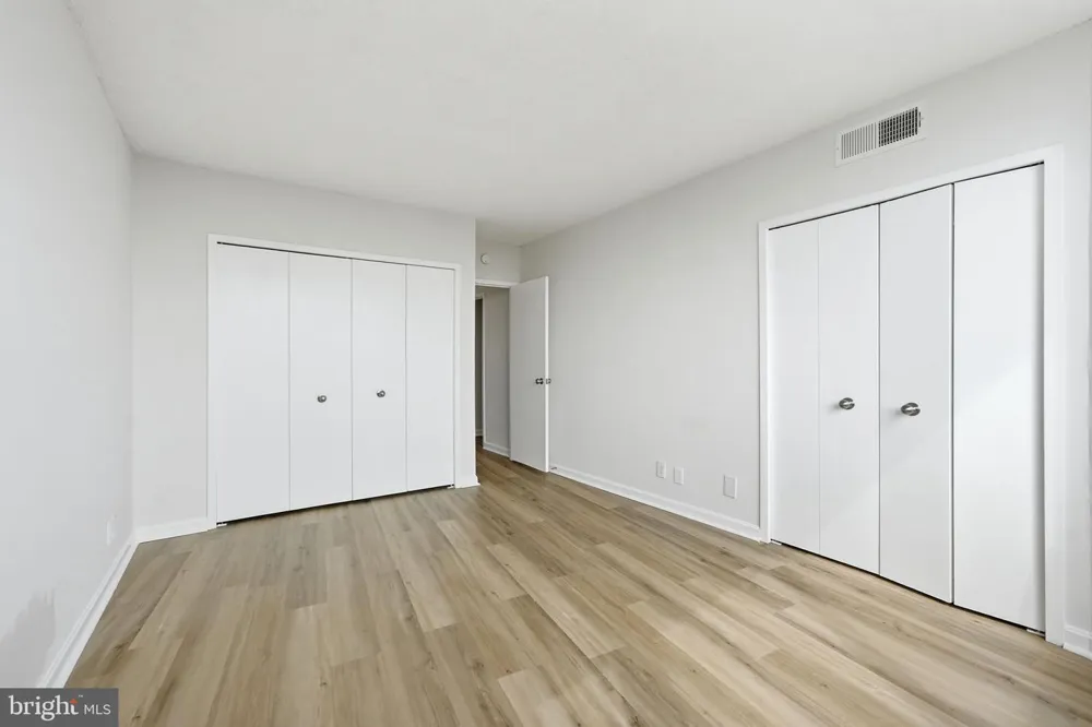1805 CRYSTAL DRIVE #912S Arlington, VA 22202