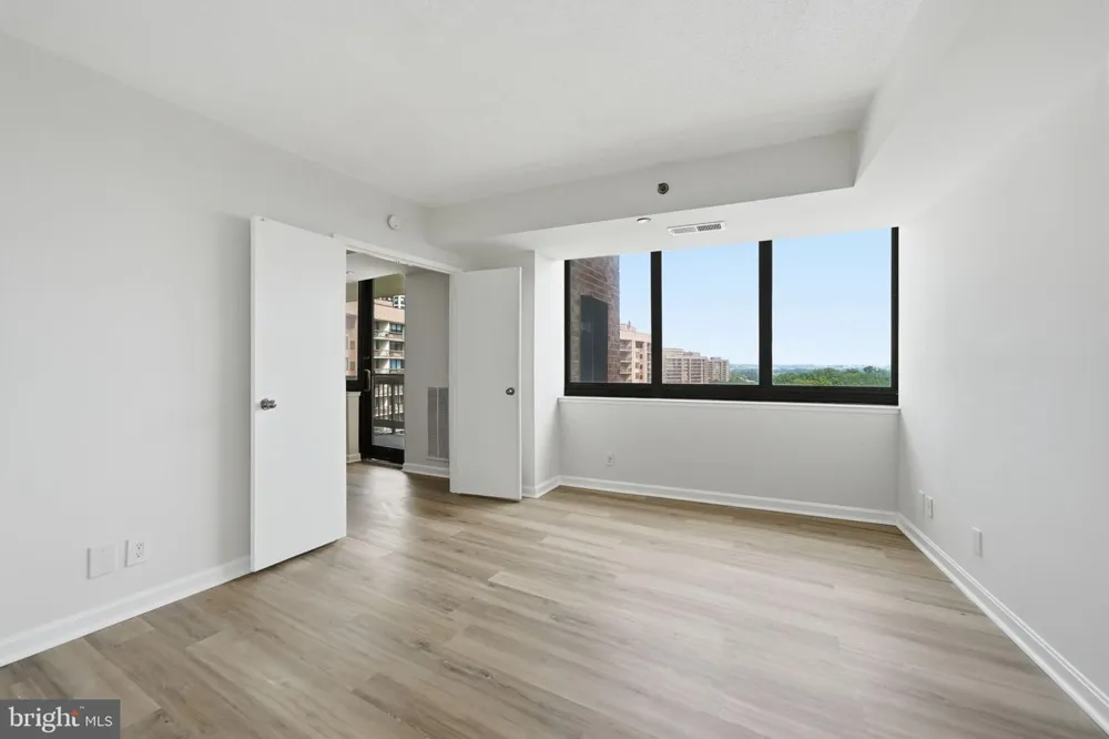 1805 CRYSTAL DRIVE #912S Arlington, VA 22202