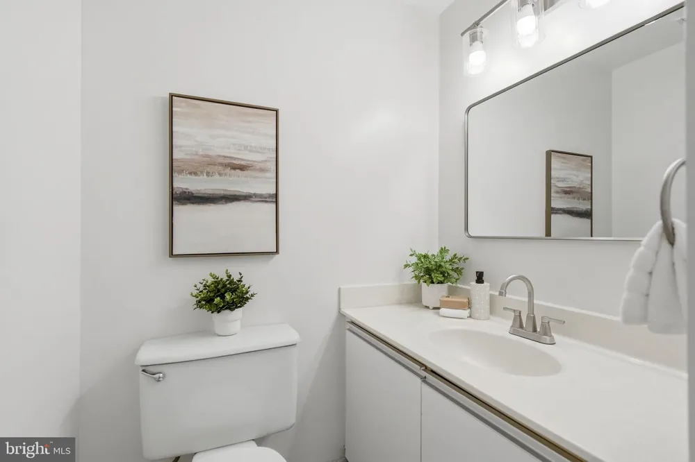 1805 CRYSTAL DRIVE #912S Arlington, VA 22202