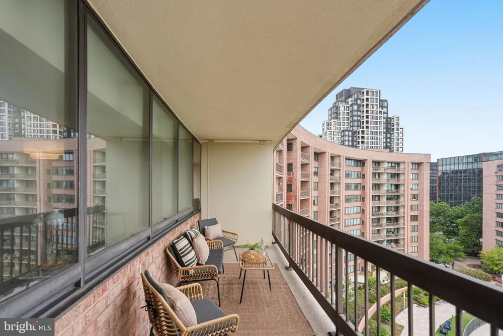 1805 CRYSTAL DRIVE #912S Arlington, VA 22202