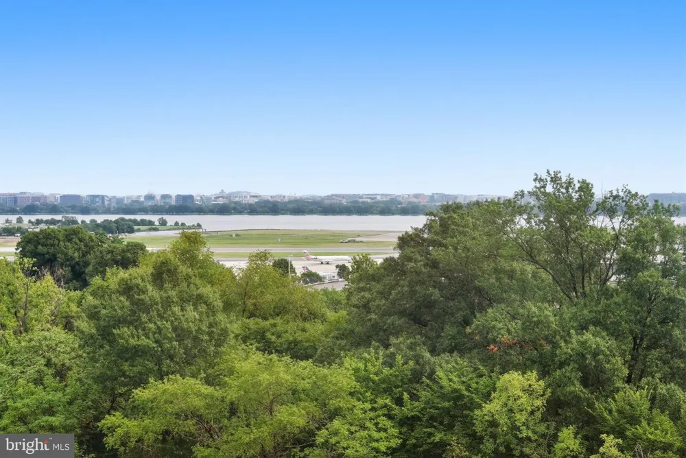 1805 CRYSTAL DRIVE #912S Arlington, VA 22202