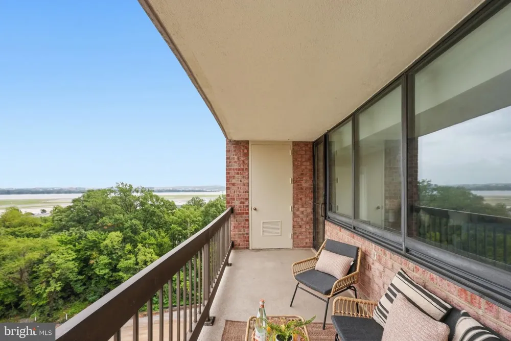 1805 CRYSTAL DRIVE #912S Arlington, VA 22202