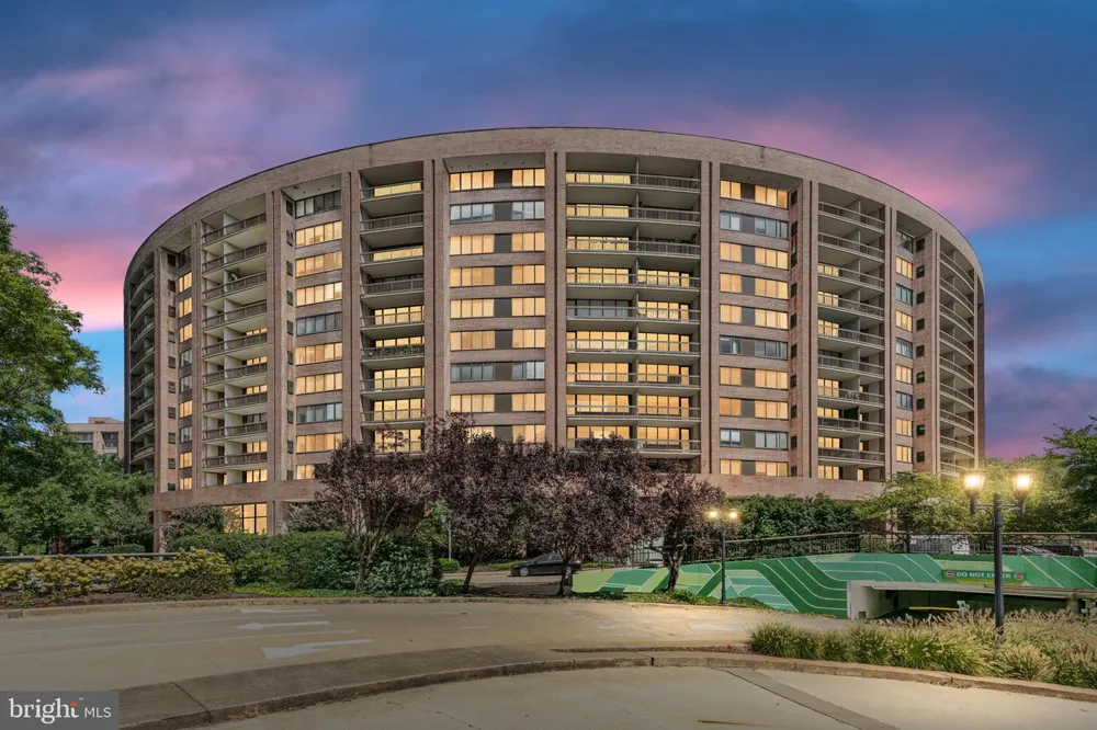 1805 CRYSTAL DRIVE #912S Arlington, VA 22202
