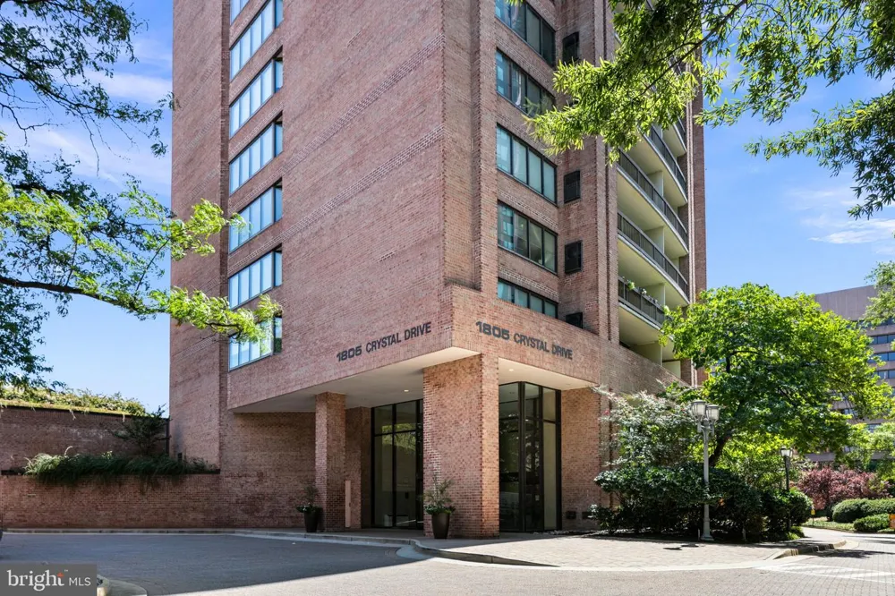 1805 CRYSTAL DRIVE #912S Arlington, VA 22202