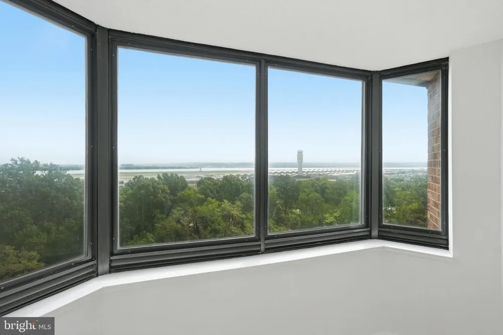 1805 CRYSTAL DRIVE #912S Arlington, VA 22202