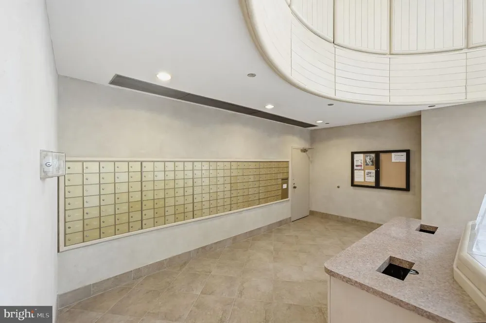 1805 CRYSTAL DRIVE #912S Arlington, VA 22202