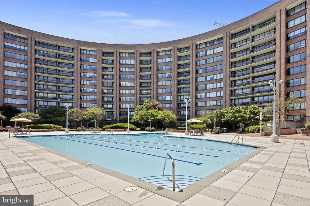1805 CRYSTAL DRIVE #912S Arlington, VA 22202