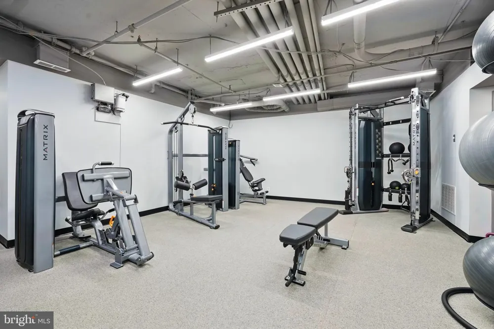 1805 CRYSTAL DRIVE #912S Arlington, VA 22202