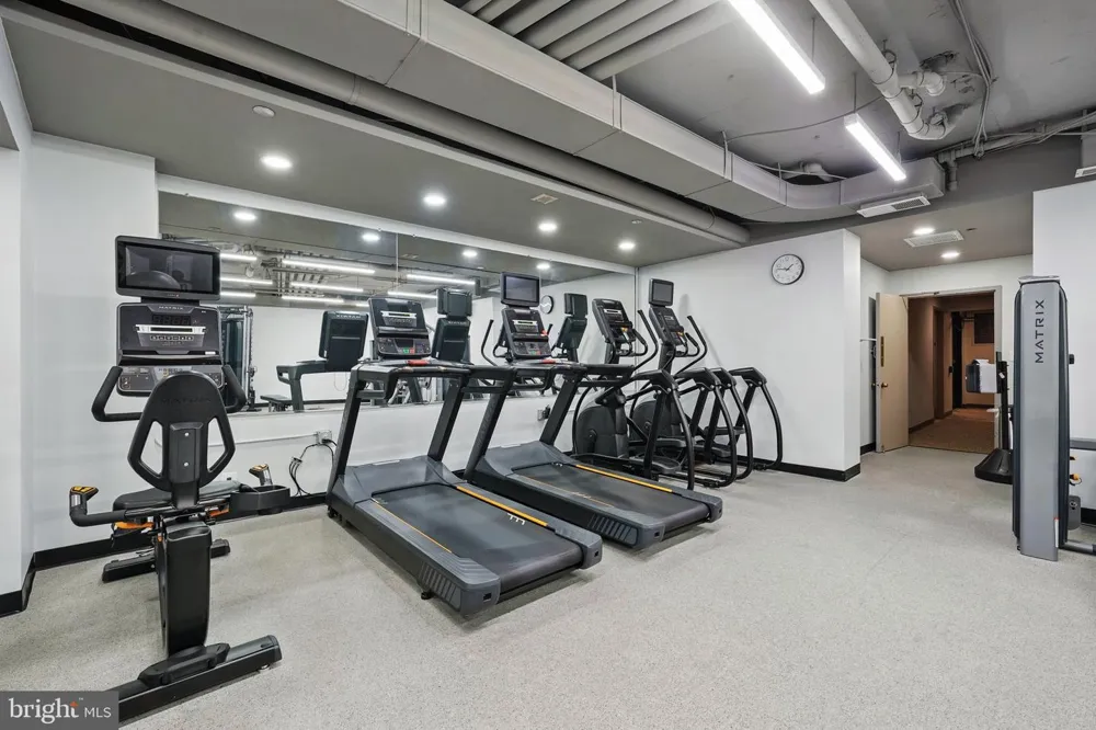 1805 CRYSTAL DRIVE #912S Arlington, VA 22202