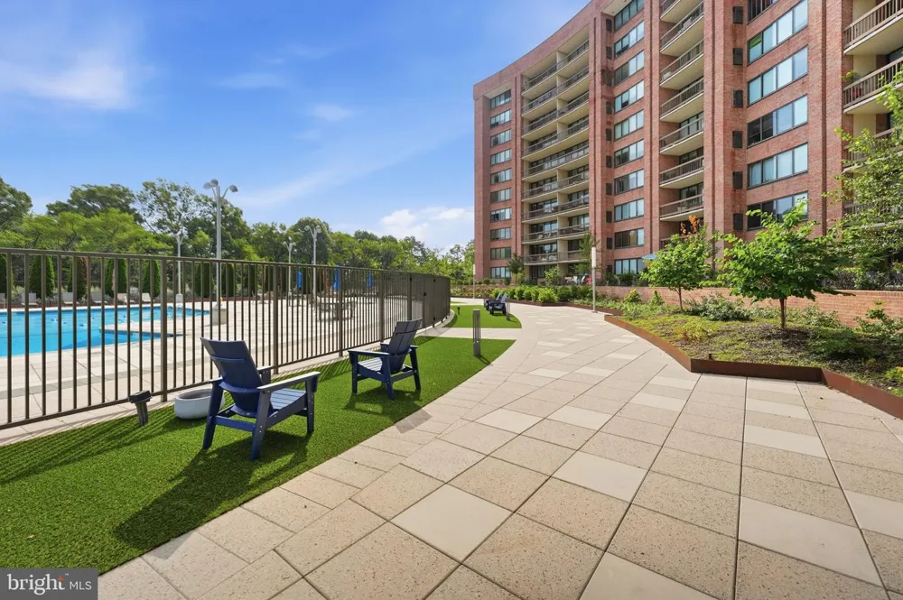 1805 CRYSTAL DRIVE #912S Arlington, VA 22202
