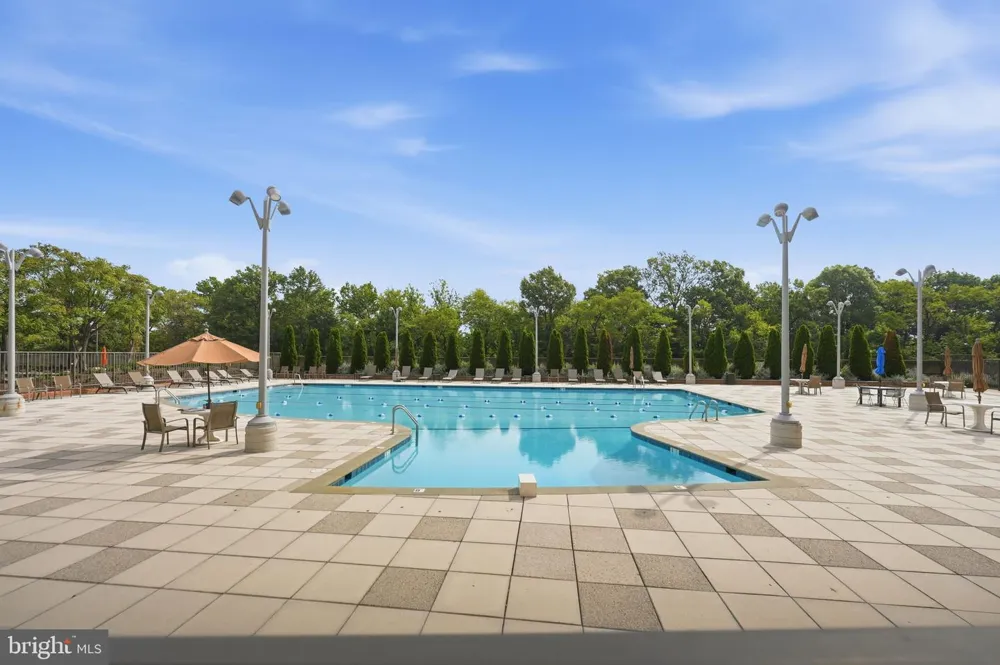 1805 CRYSTAL DRIVE #912S Arlington, VA 22202