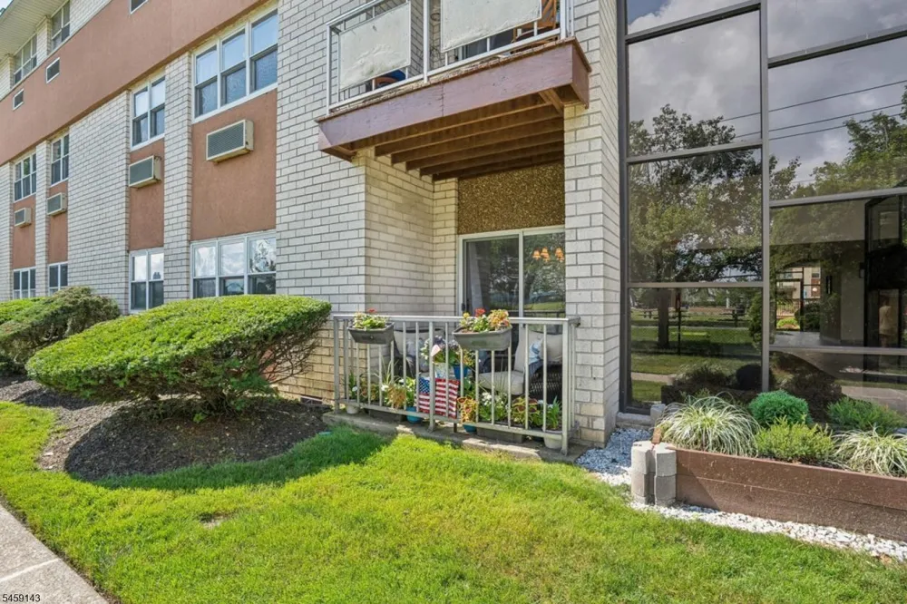 1111 River Rd #G10 Unit G10 Edgewater, NJ 07020