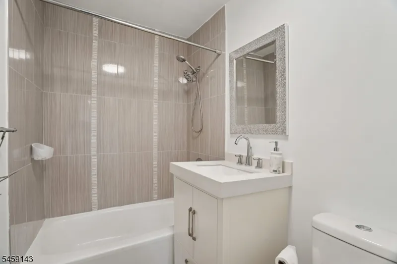 1111 River Rd #G10 Unit G10 Edgewater, NJ 07020