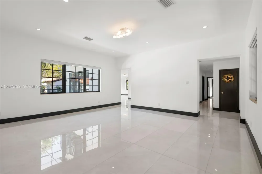 519 Alhambra Cir Coral Gables, FL 33134