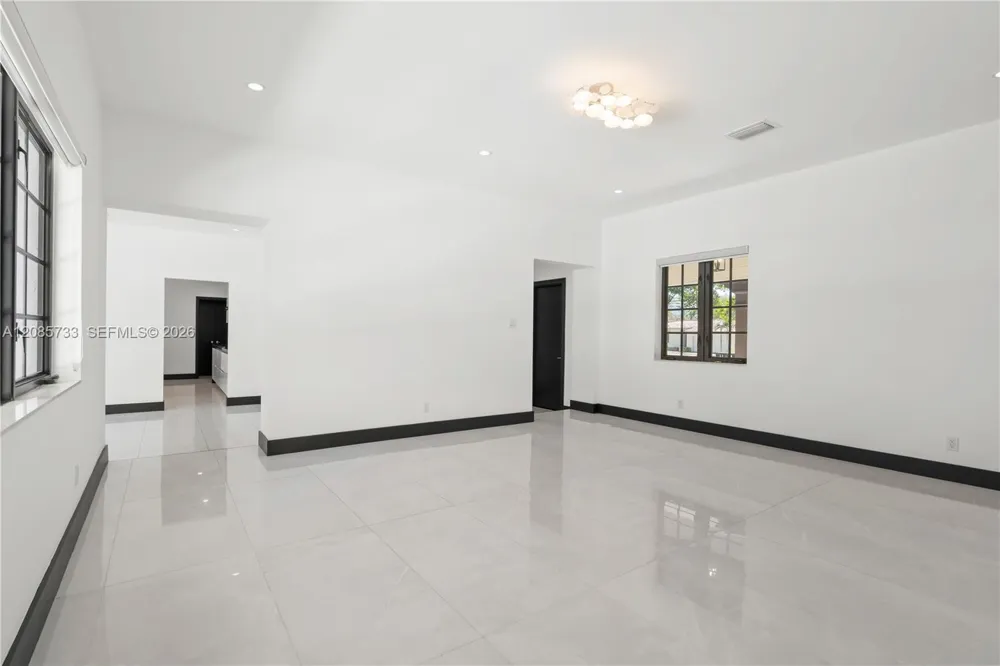 519 Alhambra Cir Coral Gables, FL 33134