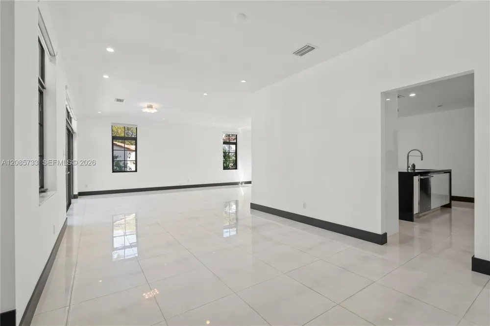 519 Alhambra Cir Coral Gables, FL 33134