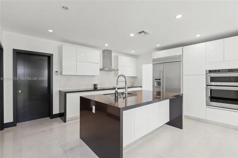 519 Alhambra Cir Coral Gables, FL 33134