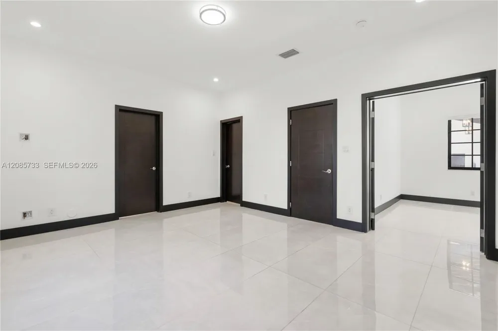 519 Alhambra Cir Coral Gables, FL 33134