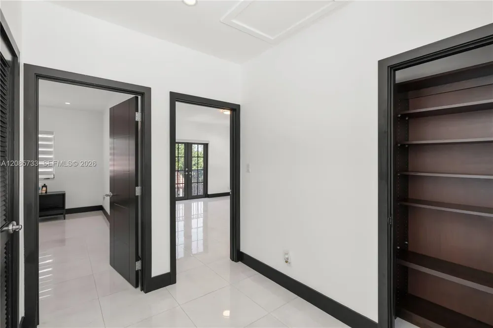 519 Alhambra Cir Coral Gables, FL 33134