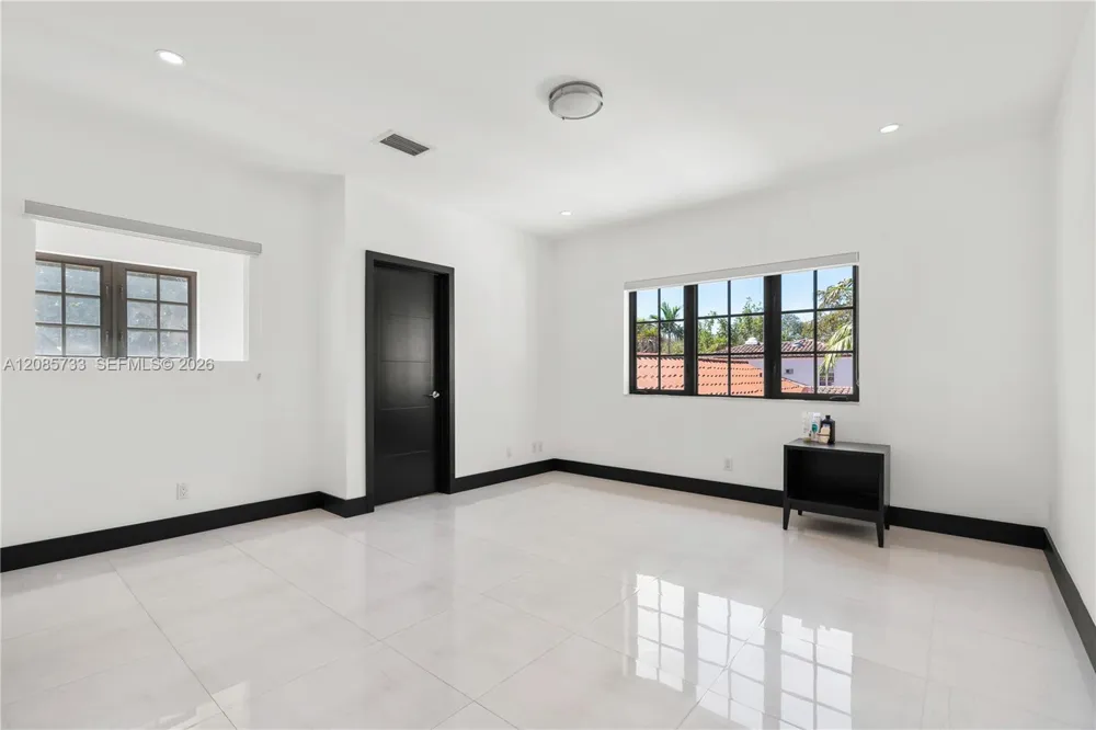 519 Alhambra Cir Coral Gables, FL 33134