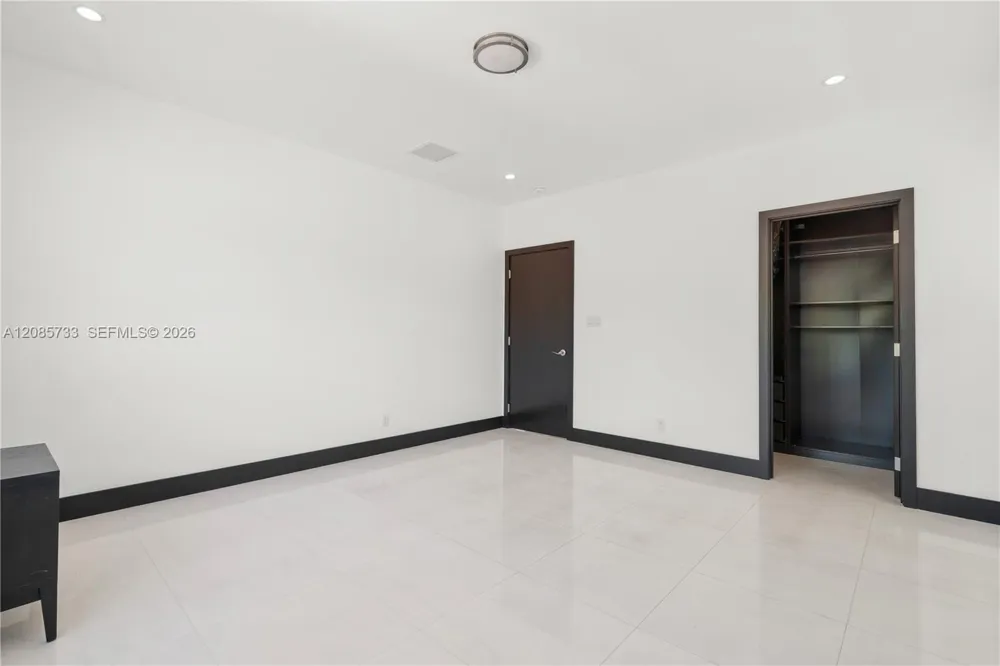519 Alhambra Cir Coral Gables, FL 33134